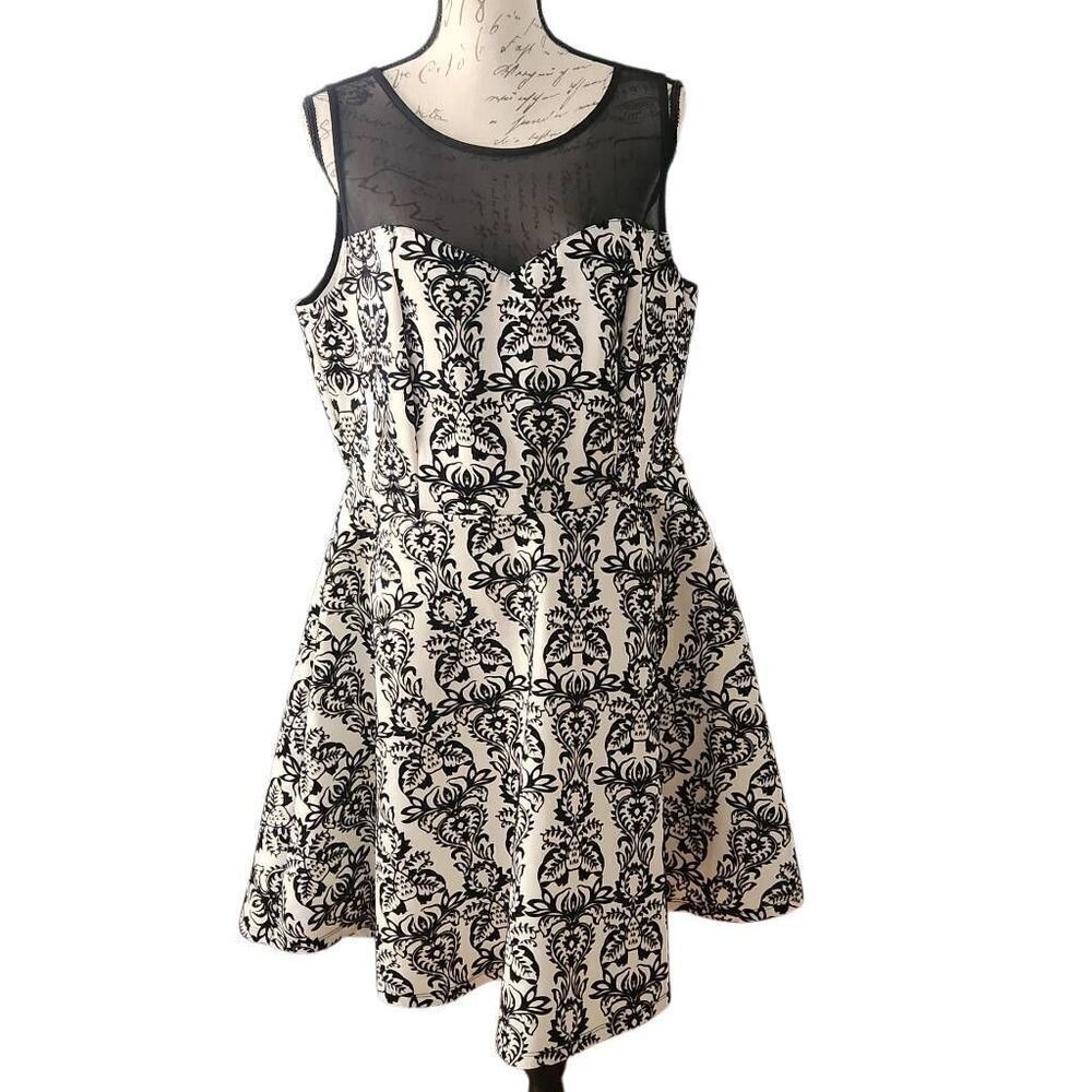 Trixxi Women's Size 1X Black White Velvet Print Mesh Top Sweetheart Flared Dress